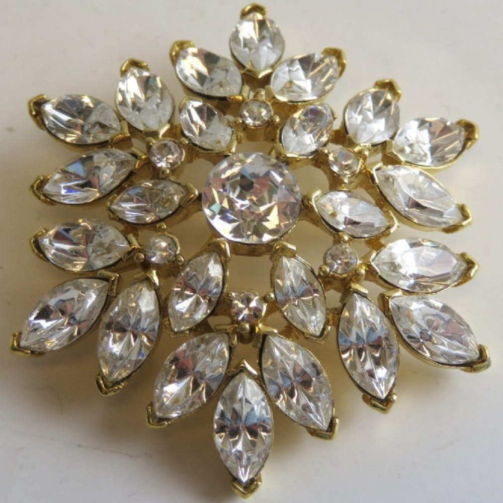 Trifari Vintage Clear Rhinestones Fashion Brooch